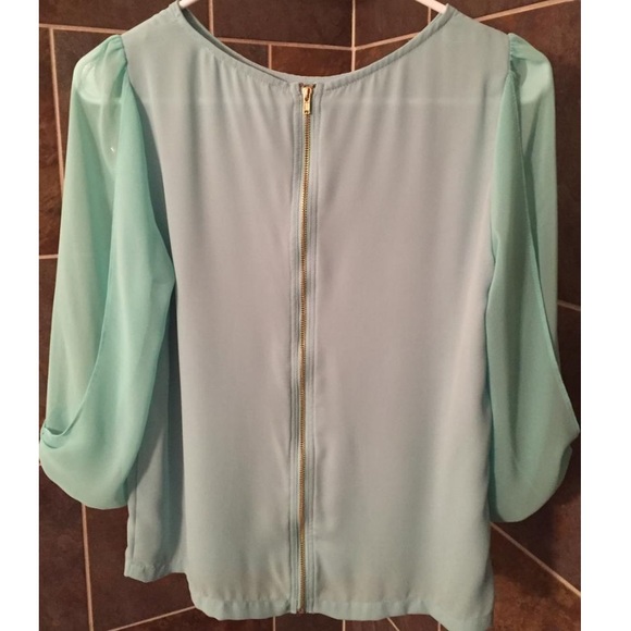 Sexy Green Ellison Blouse with Arm Flare - NWOT - Picture 8 of 8